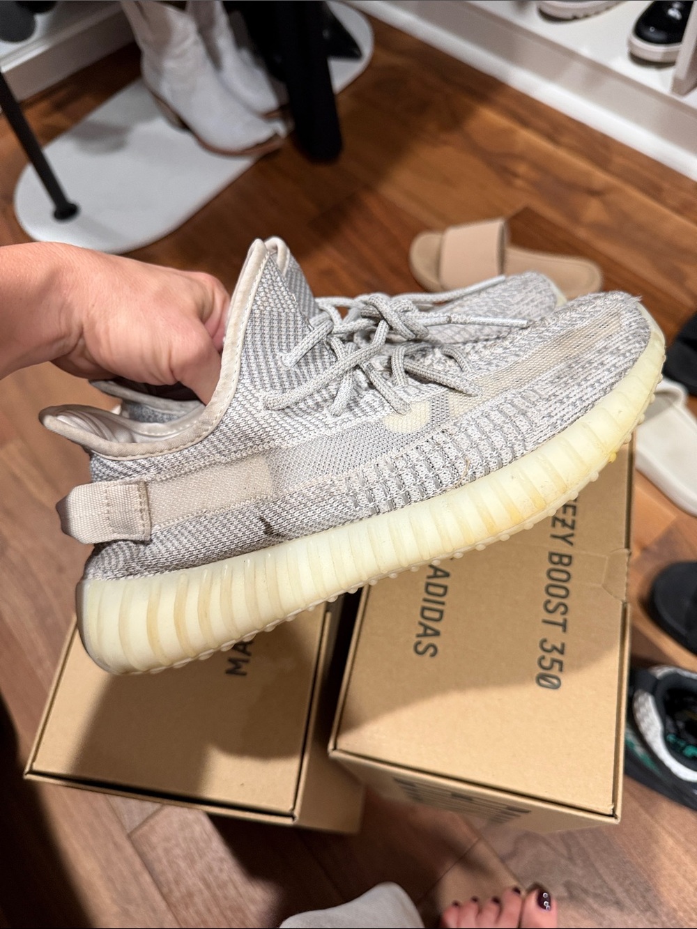 Yeezy Boost 350 V2 Cream/Beige Sneakers men’s size 7